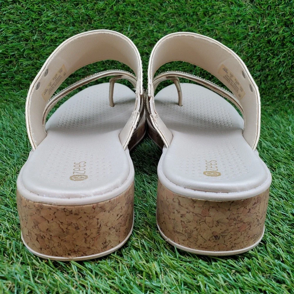 Bzees Bora Bright 10 WIDE Women's Rhinestone Wedge Slide Sandal Gold Sparkle
